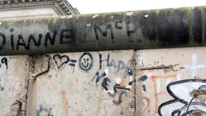 Berlinmuren (18.4 km) Den ca km långa och 3,6 meter höga Berlinmuren delade Väst- och Östtyskland från år 1961 tills 1989, då Berlin slutligen återförenades.