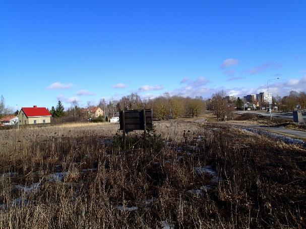 Skärgårdsvägen, Ålövägen och Skolgatan i södra delen av området bildar en fyrvägskorsning.