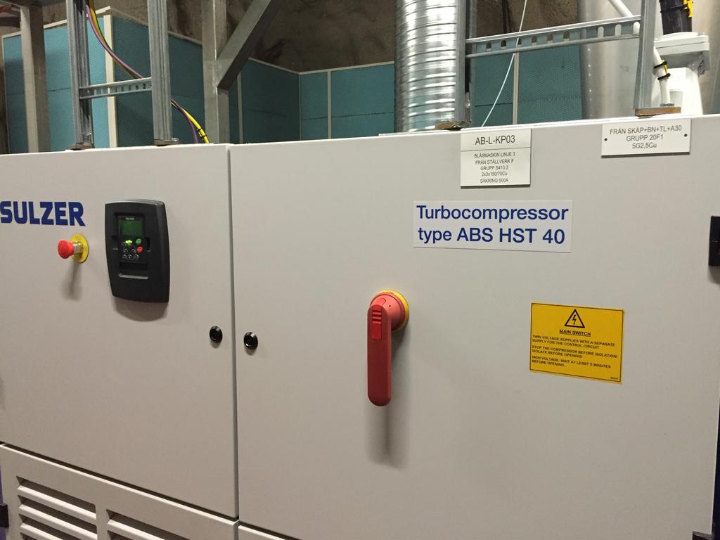 Figur 2.3. Bla smaskin av typ HST40 pa Bromma reningsverk. Foto: Erik Lindblom, 2017. 2.3.2 MOST-OPEN-VALVE (MOV) Luften fra n bla smaskinerna passerar en ventil innan den diffuseras ut i avloppsvattnet.