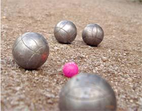 PF Seniorerna - SPF Seniorerna Jönköping Öster 2016-04-07 REFERAT Kom och prova på boule! som spelas genom att kulor av stål kastas mot en liten träkula, kallad "lillen".