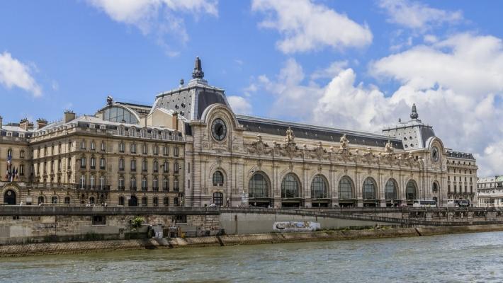 Musée d Orsay Latinkvarteret - Quartier Latin (6 km) Latinkvarteret på vänstra stranden vid Notre Dame är ett måste för alla som besöker Paris.