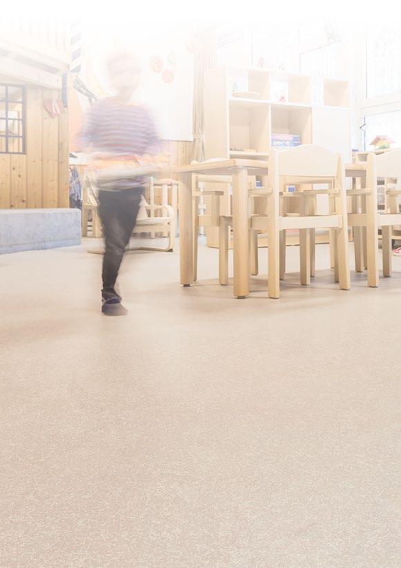 PRODUKTLINJEN NORAPLAN noraplan noraplan golvbeläggningar finns som rullvara eller plattor och ger obegränsat spelrum för designmöjligheter eftersom de