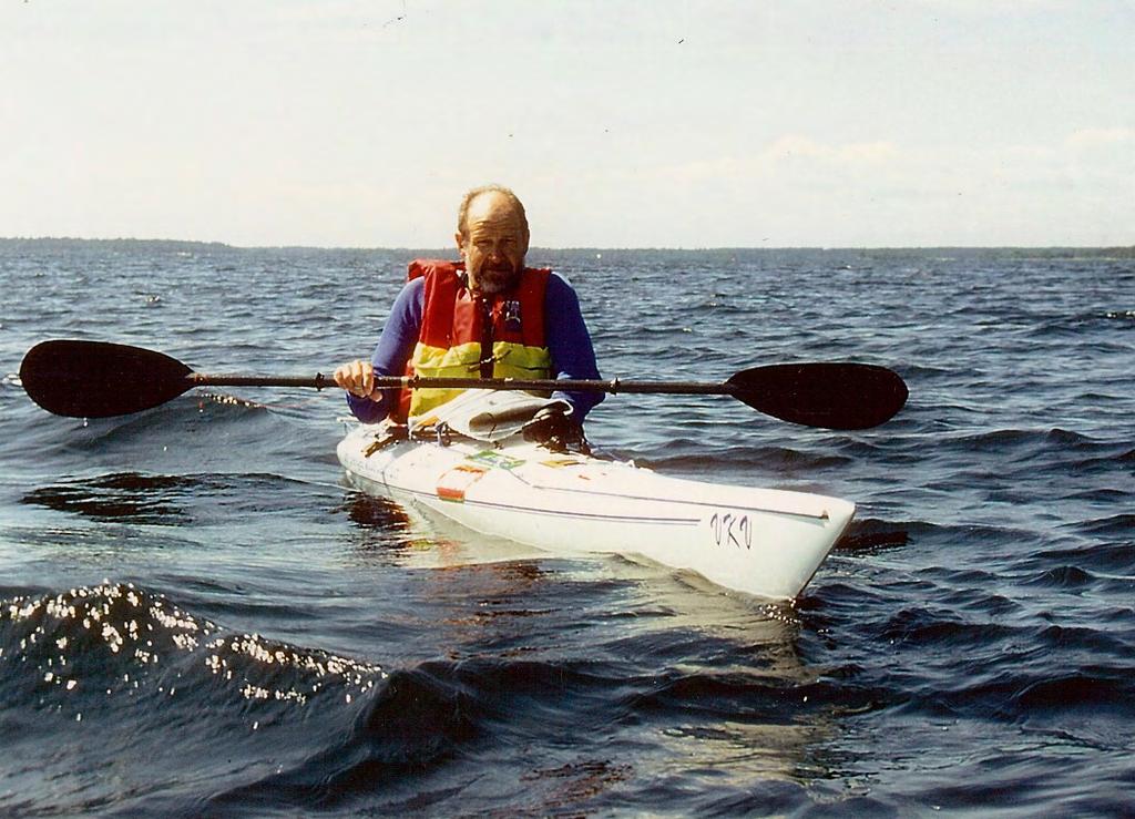 Ove Emanuelsson åker till Brisbane i Australien för att delta i World Master Games, ett veteran VM med 850 kanotister från 20 länder. Ove vinner här 3 guld och 1 silver.