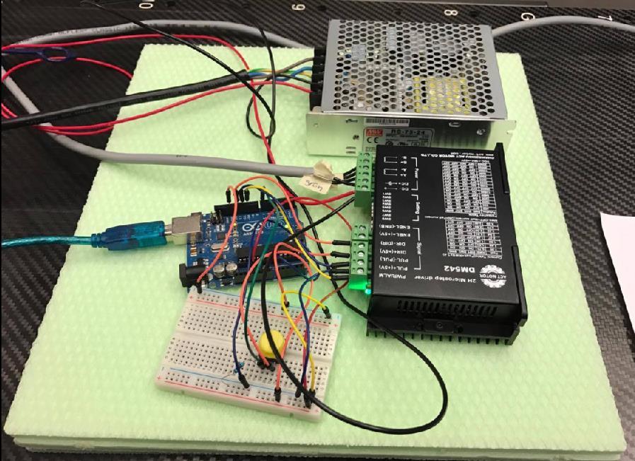 4.3 Rotationsanordning 4.3.1 Elektroniken Figur 10 visar den färdiga elektroniken bakom rotationsanordningen för att stegmotorn ska kunna rotera.