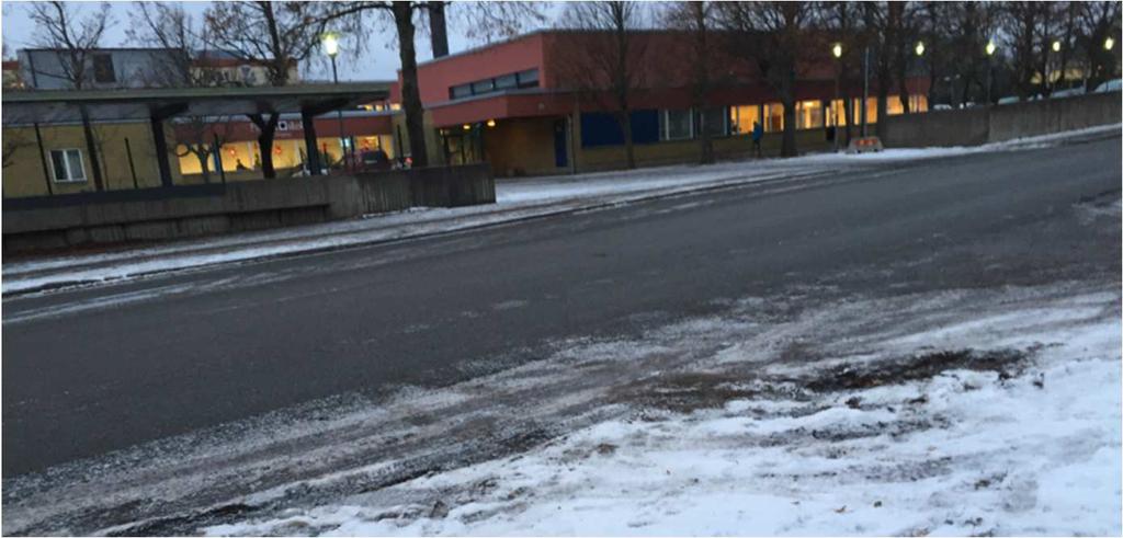 36(48) Parkering vid Futuraskolan Bergtorp Till Futuraskolan Bergtorp skjutsas ca 90 elever med bil. De släpps snabbt av och behovet av bilplats beräknas till ca 15 st.