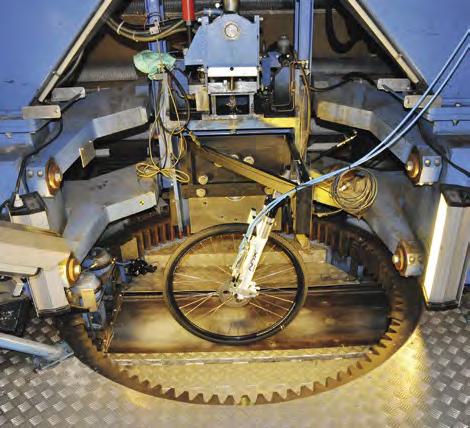 Pionjärforskning om och på cykel på VTI I vilka situationer förlorar cyklister väggreppet? Vilka åtgärder kan i så fall vidtas för att förhindra omkullkörningar?
