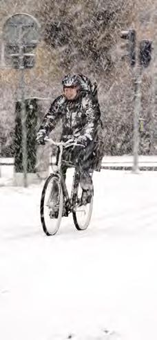 Väder och vinter spelar roll för cyklister Kyla och dåligt väder spelar stor roll för valet av färdmedel under vinterhalvåret.