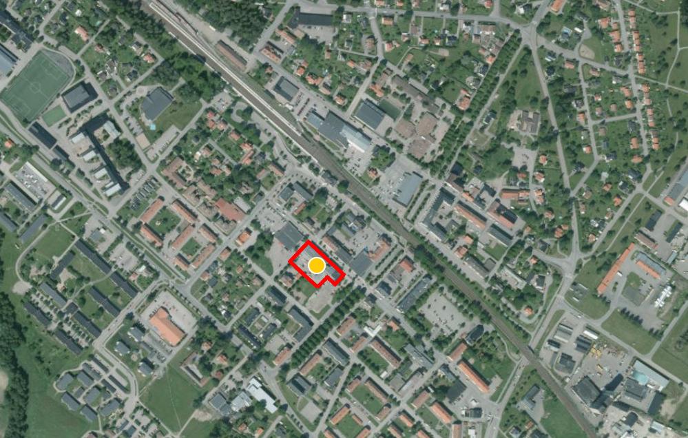 Alternativ 2: Tierp 24:7 Centralgatan Centralgatan 17 Ägare: Tierpsbyggen Vid Centralgatan ligger fastigheten Tierp 24:7. På fastigheten finns en byggnad i två våningar uppförd kring 1975.