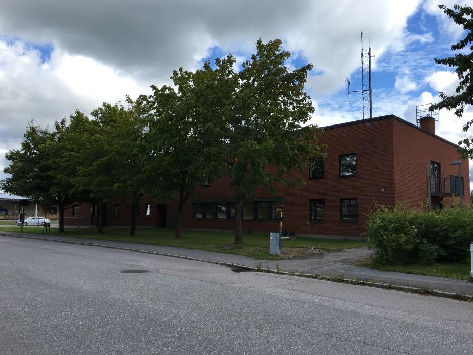 Alternativ 5: Tierp 61:1 Lokaler: Brandstationen är uppskattningsvis 2 kvm, ytorna fördelas på vagnhall, räddningscentral, kontor och personalutrymmen.