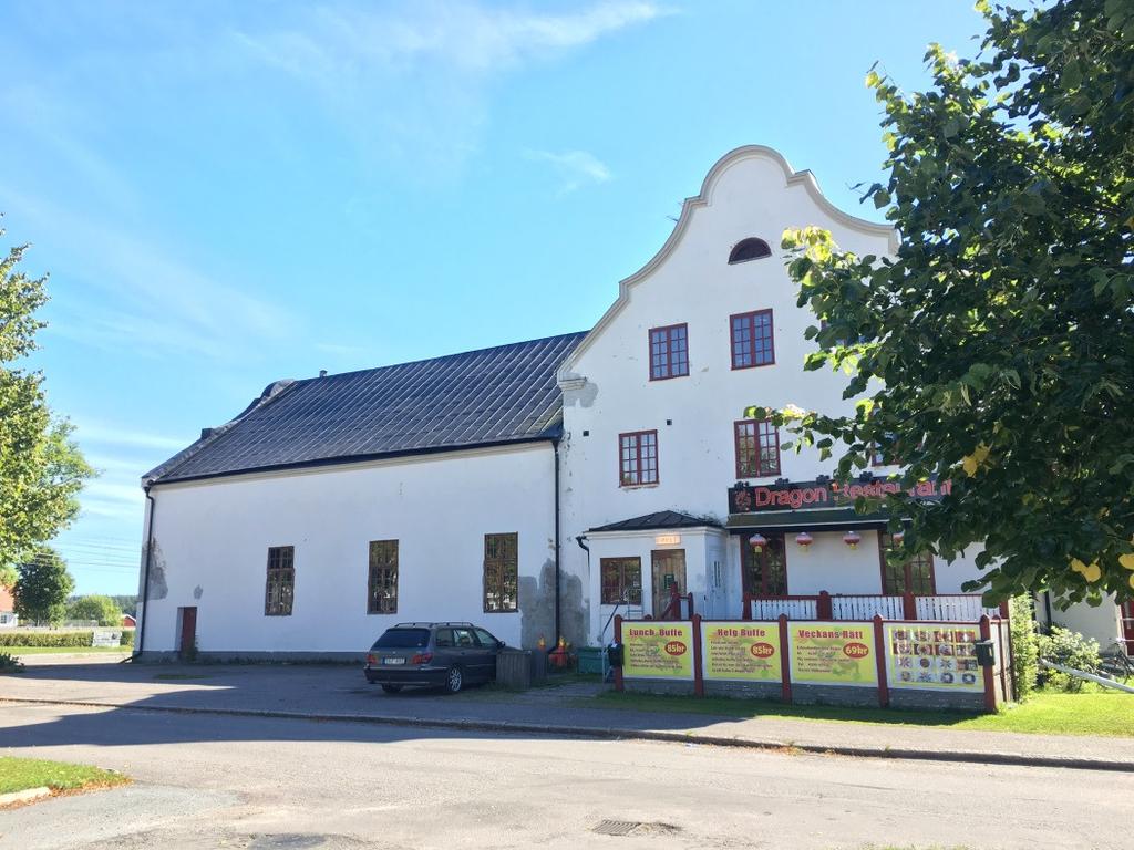 Avstånd till Tierp station: 35 meter. Kopplingen till centrum: Fastigheten ligger nära Tierps station, i anslutning till kommunhuset.