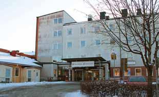 Verksamheten som bedrivs här är primärvård med vårdcentral, habilitering med bad och sjukgymnastik samt en hjälpmedelscentral.