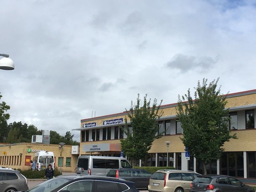 Förstudie Tierp vårdcentrum - Sammanfattning SAMMANFATTNING Region Uppsala har i sin fastighetsutvecklingsplan tagit ställning för att flytta vårdcentralen i Tierp från sitt nuvarande läge i Tierps