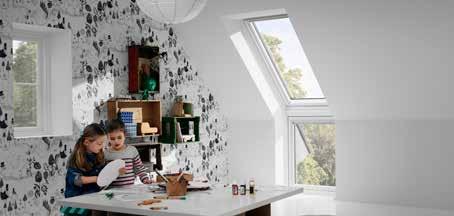 monteras dikt an mot det nedre fasadfönstret Pivåhängt takfönster går även att få med INTEGRA fjärrstyrning (se sida 13) Nedre fasadfönster är fast VELUX invändiga solskydd monteras enkelt