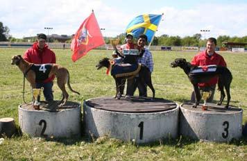 Whippetmasters 2015: fr. v. tvåa Bitcoin, 20.58, Kurt Rönnberg, VHS, etta MB Tia Dalma, 20.53, Mike Berglund, 7HS, trea Met Beatrice Di Tenda, 20.62, S Lundberg, MiHK.