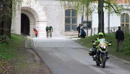 kurvorna. De ordonnanser som inte tidigare fått klart för sig hur fort cyklisterna kan köra i kurvorna, blev medvetna om det nu.