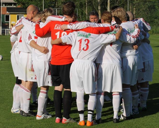 Vid något tillfälle har vi bara lyckats ställa upp med 10 man från start eller så har vi fått spela med 10 spelare när skador har skett.
