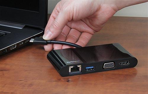 Utnyttja USB-C-porten på din bärbara dator Denna multiportadapter har en inbyggd och lättanvänd USB Type-C-kontakt.
