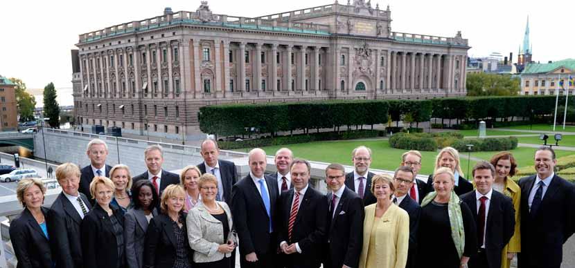 Makten under kontroll 3 Granskning skapar trygghet Sverige är en representativ demokrati. Det innebär att alla som röstar är med och bestämmer.