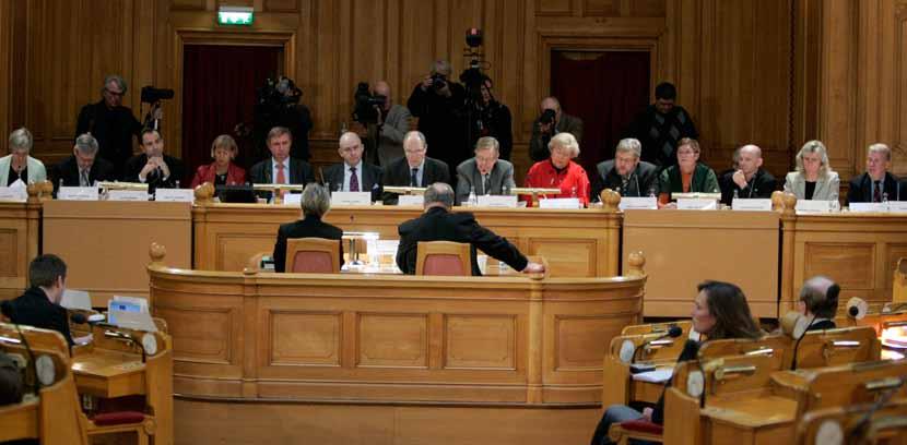 Parlamentarisk granskning Konstitutionsutskottet 11 Anmälda ministrar hamnar i KU Konstitutionsutskottet (KU) kontrollerar att regeringen följer regler och lagar på.