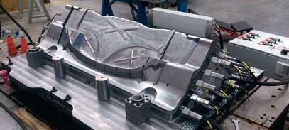 Nytt pressverktyg Volvo Cars kan sänka komponentvikten med 80 % Mål Utveckla verktyg för kolfiberkomposittillverkning Resultat Nytt verktygsstål AP&T och