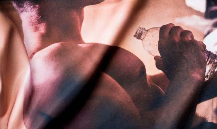 Teateråret på Folkteatern inleds med Transaktion, en föreställning där gränser för moral, sexualitet och kropp prövas.