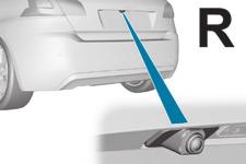 Körning Backkamera De blå strecken representerar bilens huvudriktning (avståndet motsvarar bilens bredd utan backspeglarna).