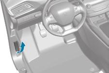 Praktisk information Motorhuven Koppla ur Stop & Start före alla ingrepp under motorhuven för att undvika alla risker för skador som kan uppstå vid en