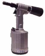 Kraftverktyg LH-224 Pneudrauliskt monteringsverktyg LH-224 som erbjuder ett antal enastående funktioner inklusive ökad slagfrekvens, har ett ergonomiskt designat handtag, pläterade kolvstänger och