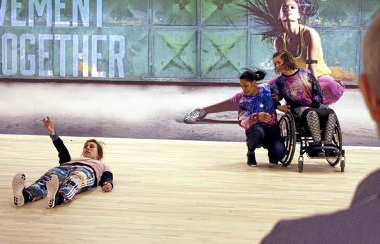 Dans Dansworkshop på idrottslektionen - Skolor Nov NÄR RÖRELSER BLIR DANS När blir mina egna rörelser dans? Vi undersöker vad vi har för rörelser naturligt och hur rörelserna påverkas av olika musik.