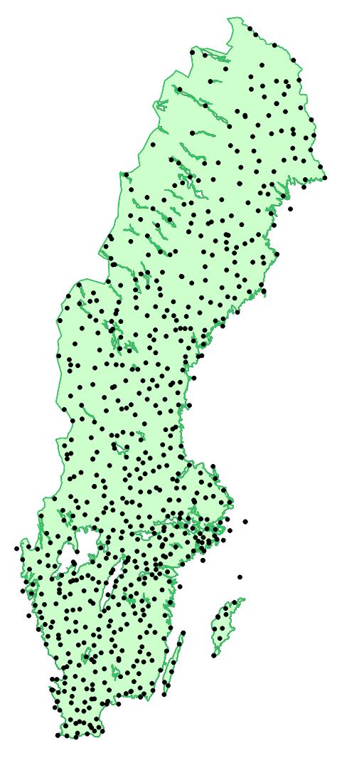 SMHIs stationer som mäter nederbörd 698 stationer mäter nederbörd minst en gång per dygn i år 700 stationer * 200 cm² = 14 m² Några stationer finns