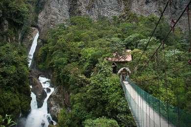 Vi kommer idag att åka västerut mot Puyo längs en av Ecuadors vackraste vägar som tar oss från högländerna till början av Amazonas mäktiga djungel.