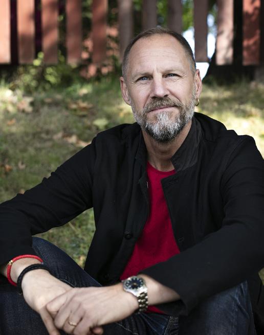 Biblioteks kuppen kom ut våren 2014 och sen dess har jag känt mig som världens mest lyckligt lottade som får fortsätta skriva barnböcker. Och jag planerar att skriva så länge jag får och förmår.