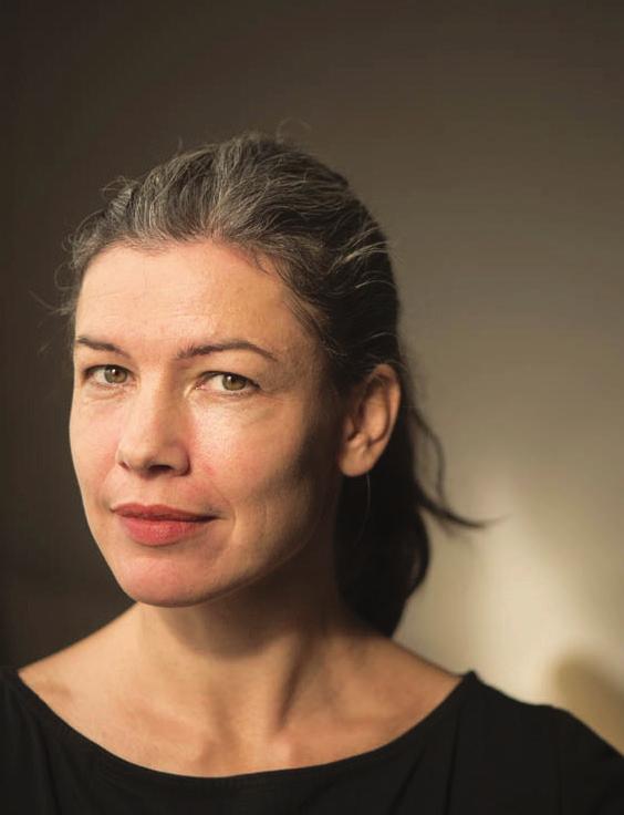 trettio böcker med texter av författare som Åsa Lind, Ulf Stark, Joar Tiberg, Majken Pollack, Stefan Casta,