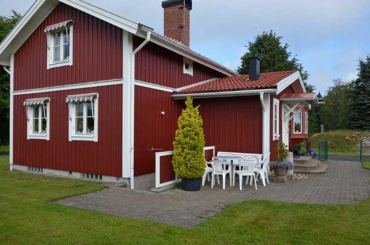 Taxeringsvärde 2013 Tomtmark Bostadsbyggnad Summa 185 000 kr 333 000 kr 518 000 kr Bostadsbyggnad Bostadsbyggnad uppförd 1981 i 1 ½ plan med hel källare.