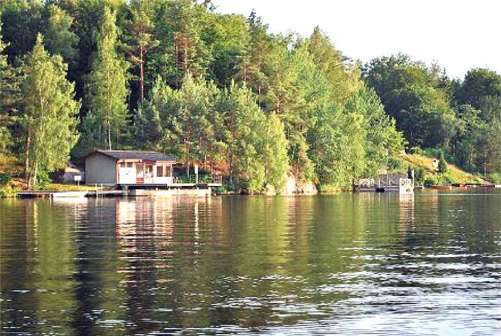 Några kilometer utanför Olofström i Blekinge ligger avdelningens stugor vid sjön Halen.