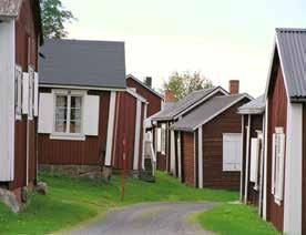 Långa avstånd i en stor socken gav upphov till kyrkstaden, där sockenborna uppförde stugor för att övernatta vid kyrkobesöken.