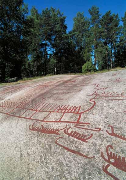 HÄLLRISTNINGSOMRÅDET I TANUM 51 TANUM ÄR ETT EXEMPEL på bronsålderskonst. Mångfalden av motiv i Tanumsområdet visar på många aspekter av livet i bronsålderns Europa.