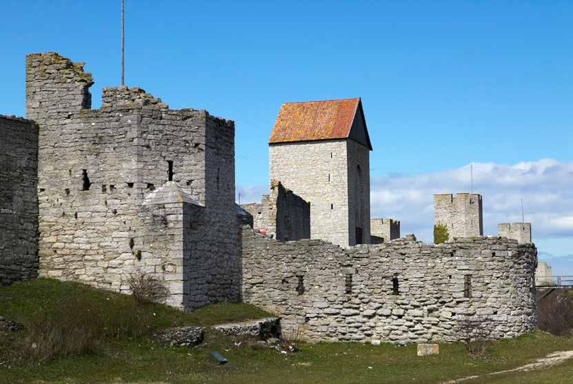 56 VÄRLDSARV I SVERIGE Visby ringmur med Sparbössan, ett utbyggt värn som kallas kaponjär. Foto: Bengt A Lundberg/Raä.