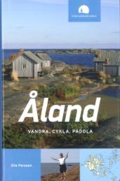 Den mer praktiska guiden Vandra, cykla, paddla på Åland av Olle Persson utkom 2005, 285 sidor,