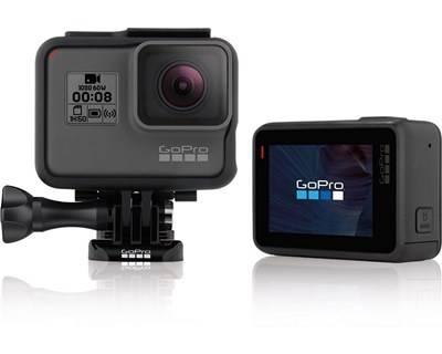 Actioncam Precis som namnet antyder så är en actionkamera en kamera som ska tåla att hänga med i livet vad det än bjuder
