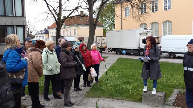 Utflykter och resor vi varit med på i sommar Stadsvandring Föreningen ordnade stadsvandring den10 maj med guidning av Irene Sangemark.