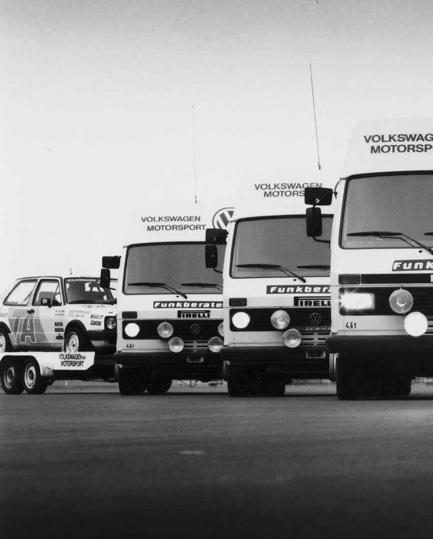 PORTFOLIO REJÄLT STYRKEBESKED I mitten på 80-talet när Volkswagen Motorsport visar musklerna med fem rejäla Volkswagen LT45 servicebilar.