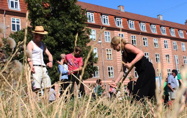 Fotograf Charlotte Brøndum.De boende i området i Köpenhamn är involverade i projekten.