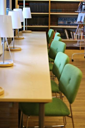 Biblioteket i sig ska verka som en öppen arena där man oberoende av religion och politiska åsikter ska kunna träffas, söka information eller låna olika media.