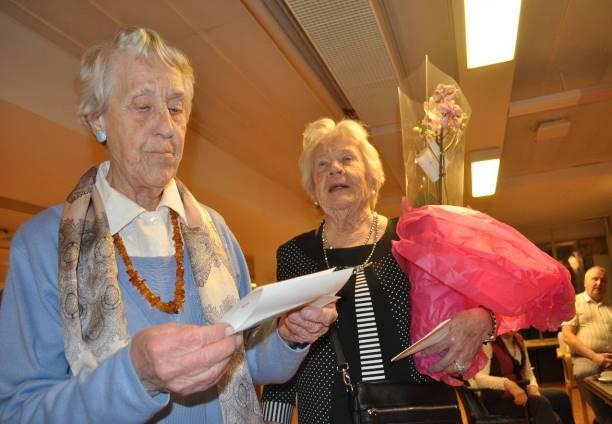 Dagny Palm En legend har ur tiden gått Hedersplatsen i himlen Du säkert fått I många år Du oss som husmor stött Och lucior Dina barn oss fött I VFs stugans kök vi minns Dig mest Den plats vi tror Du