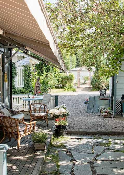 Skolor/barnomsorg Kvisthamra skolan är områdets egen skola (-6). Lärandet bygger på överenskommelser mellan pedagog och barn. Skolan är en Netsmart Showcaseskola.