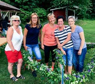 8 MELLERUDS NYHETER Publikrekord i Brunnsparken Det slogs publikrekord i Brunnsparken i Dals Rostock på midsommarafton. Drygt 1 200 personer kom.