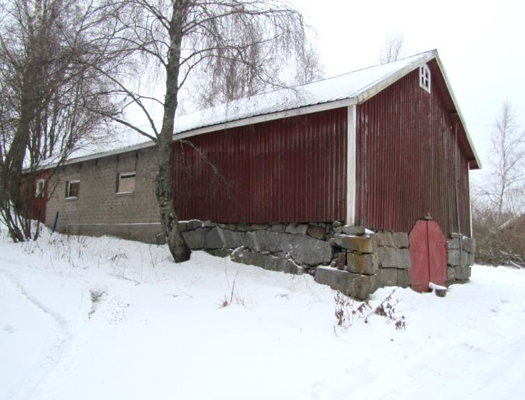 Sten Stommaterial - Takets form och -material Sadeltak, plåt Fasadmaterial och färg Röd