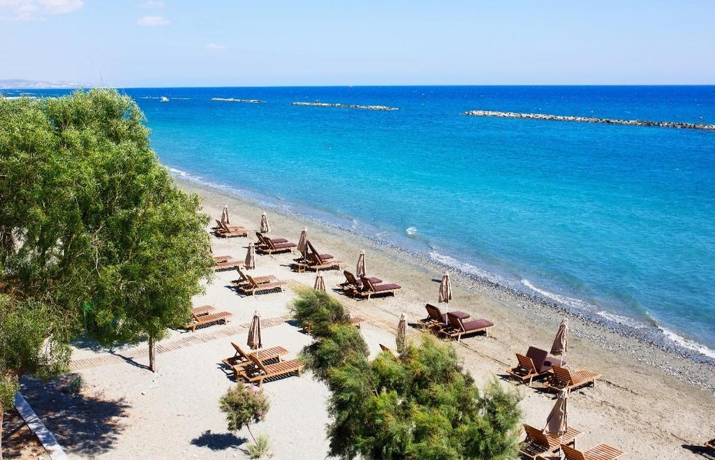 Om Limassol Limassol är Cyperns största hamnstad och har en fantastisk strandpromenad som sträcker sig flera kilometer längs kusten.