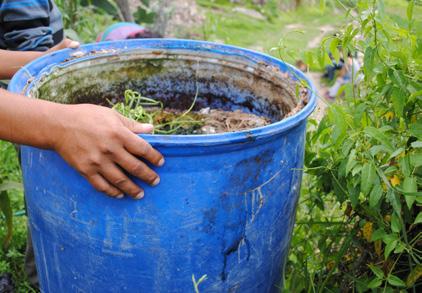 Färdigtillverkad Biol ett miljövänligt gödningsmedel. Foto: Veronica Haegeland 90 kvinnor och 9 ungdomar har under året gått med i organisationer som till exempel en biodlar- eller en avokadoförening.